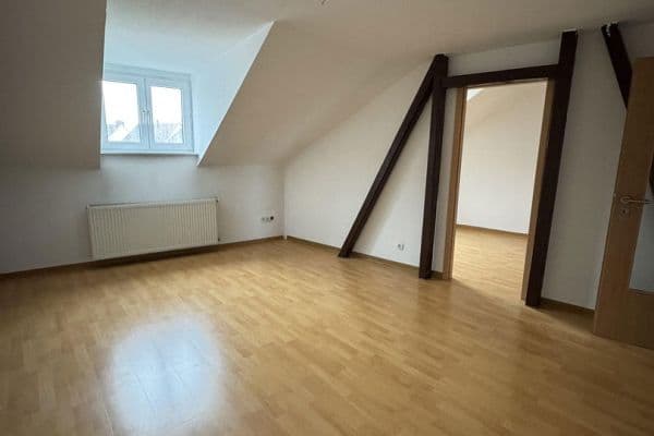 Prenájom bytu 5-izbový 90 m², Regerstr. 16, Solingen Prenájom bytu 5-izbový 90 m², Regerstr. 16, Solingen