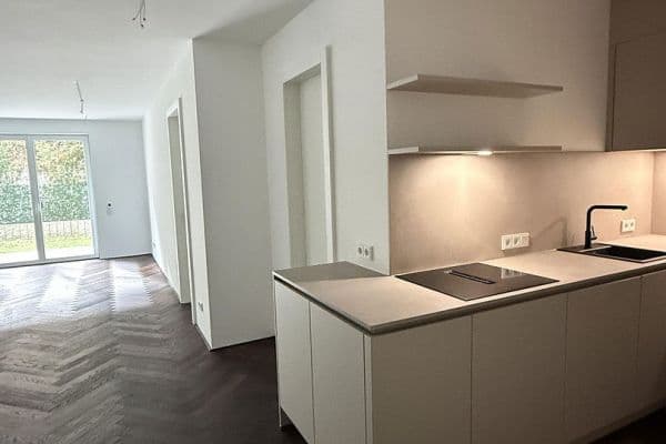 Prenájom bytu 2-izbový 68 m², Fürstenackerstraße 42, München - Solln, Bavorsko Prenájom bytu 2-izbový 68 m², Fürstenackerstraße 42, München - Solln, Bavorsko