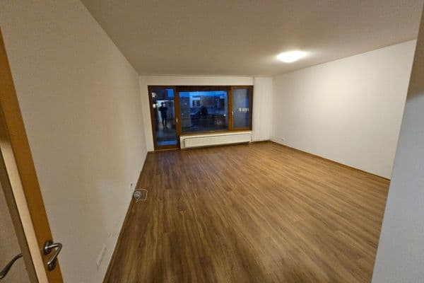 Prenájom bytu 3-izbový 121 m², Tibetská, Praha Prenájom bytu 3-izbový 121 m², Tibetská, Praha
