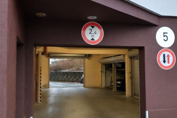 Prenájom garáže 16 m², Za černým mostem, Praha Prenájom garáže 16 m², Za černým mostem, Praha