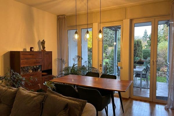 Prenájom bytu 3-izbový 100 m², Saarbrücken, Sársko Prenájom bytu 3-izbový 100 m², Saarbrücken, Sársko