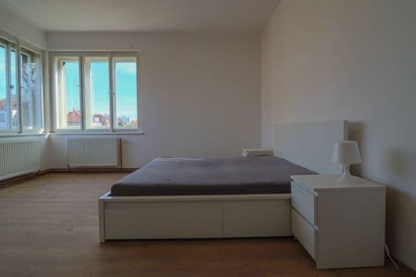 Prenájom bytu 4-izbový 18 m², Štítarská, Kolín Prenájom bytu 4-izbový 18 m², Štítarská, Kolín