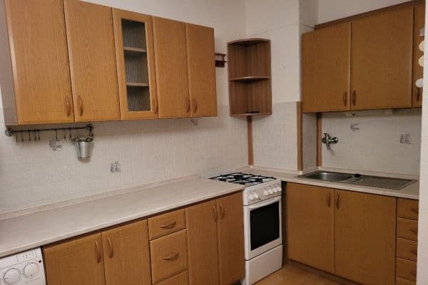 Prenájom bytu 1-izbový 45 m², Karla IV., Pardubice Prenájom bytu 1-izbový 45 m², Karla IV., Pardubice