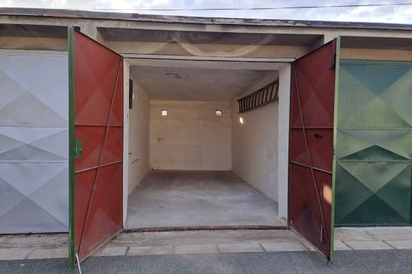 Prenájom garáže 18 m², K Vinici, Pardubice, Pardubický kraj Prenájom garáže 18 m², K Vinici, Pardubice, Pardubický kraj