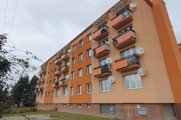 Prenájom bytu 4-izbový 77 m², Komenského, Vítkov Prenájom bytu 4-izbový 77 m², Komenského, Vítkov