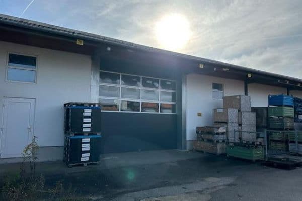 Prenájom nebytového priestoru 580 m², Plattling Prenájom nebytového priestoru 580 m², Plattling