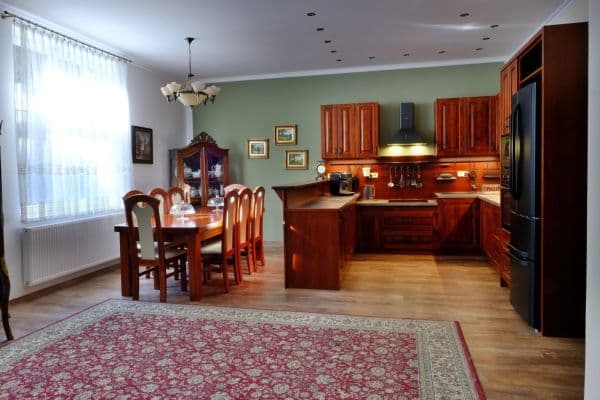 Prenájom bytu 3-izbový 96 m², Ouvalova, Slaný Prenájom bytu 3-izbový 96 m², Ouvalova, Slaný