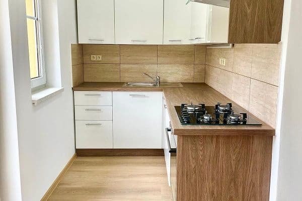 Prenájom bytu 3-izbový 80 m², Staškova, Liberec Prenájom bytu 3-izbový 80 m², Staškova, Liberec