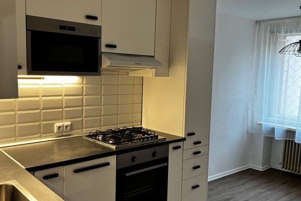 Prenájom bytu 1-izbový 42 m², Puškinovo náměstí, Praha Prenájom bytu 1-izbový 42 m², Puškinovo náměstí, Praha