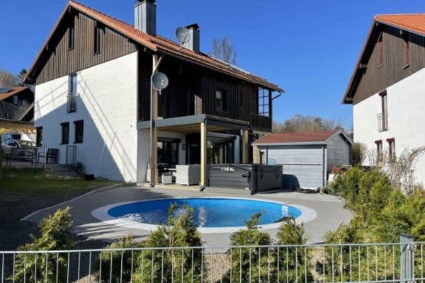 Predaj domu 210 m², pozemek 327 m², Winterbergerstr. 44, Freyung, Bavorsko Predaj domu 210 m², pozemek 327 m², Winterbergerstr. 44, Freyung, Bavorsko