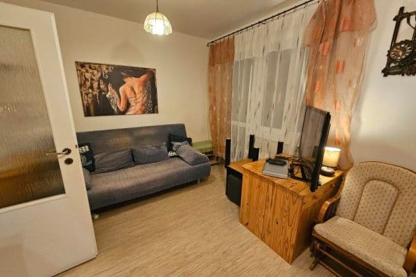 Prenájom bytu 2-izbový 37 m², V Honech, Klecany Prenájom bytu 2-izbový 37 m², V Honech, Klecany