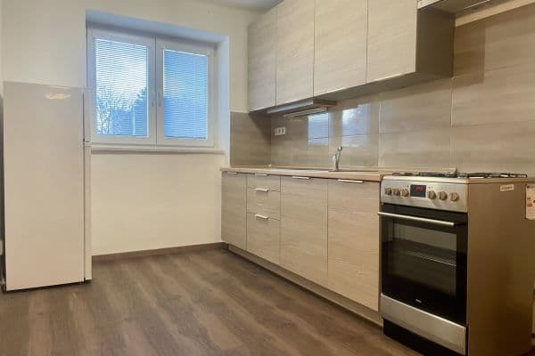 Prenájom bytu 2-izbový 55 m², Dašická, Pardubice Prenájom bytu 2-izbový 55 m², Dašická, Pardubice