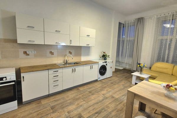 Prenájom bytu 2-izbový 55 m², Bolzanova, Hlavní město Praha Prenájom bytu 2-izbový 55 m², Bolzanova, Hlavní město Praha