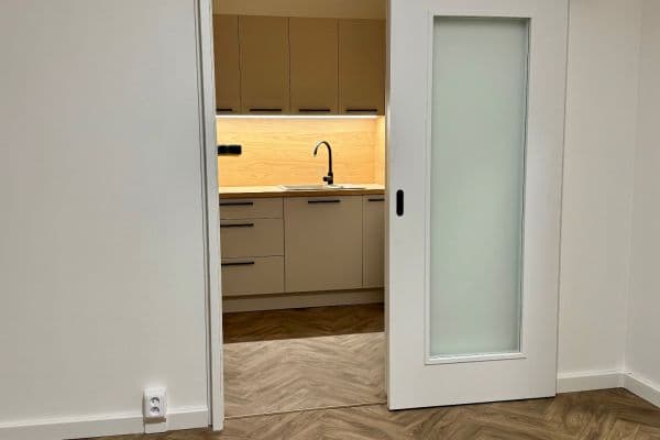 Prenájom bytu 2-izbový 46 m², Dlouhá, Olomouc Prenájom bytu 2-izbový 46 m², Dlouhá, Olomouc