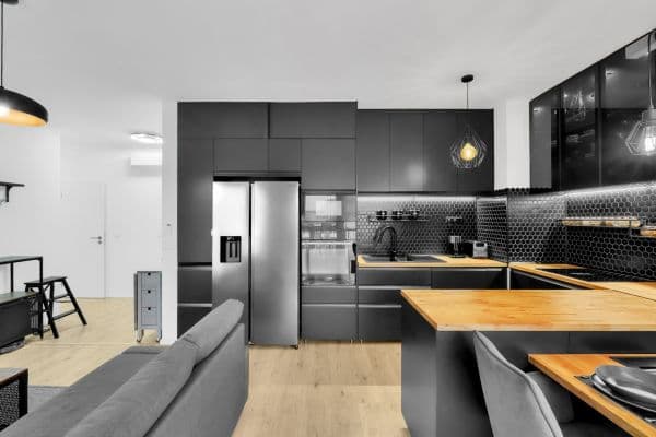 Prenájom bytu 3-izbový 83 m², Fialová, Petržalka Prenájom bytu 3-izbový 83 m², Fialová, Petržalka