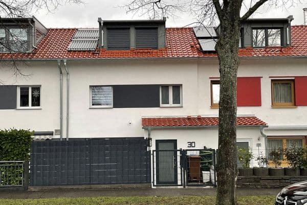 Predaj domu 117 m², pozemek 234 m², Mutzenreisstr 30, Esslingen Predaj domu 117 m², pozemek 234 m², Mutzenreisstr 30, Esslingen