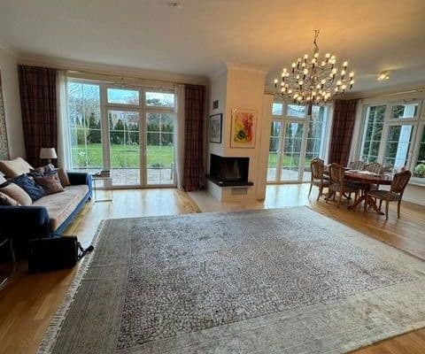 Predaj domu 265 m², pozemek 996 m², Potsdam Groß Glienicke zu Berlin Predaj domu 265 m², pozemek 996 m², Potsdam Groß Glienicke zu Berlin