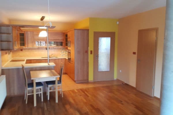 Prenájom bytu 3-izbový 88 m², Dolnokrčská, Praha Prenájom bytu 3-izbový 88 m², Dolnokrčská, Praha