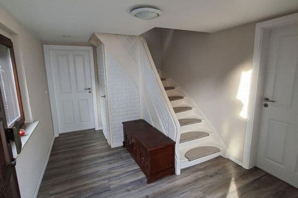 Predaj domu 150 m², pozemek 1.400 m², Hauptstrasse 14, Obererbach Predaj domu 150 m², pozemek 1.400 m², Hauptstrasse 14, Obererbach