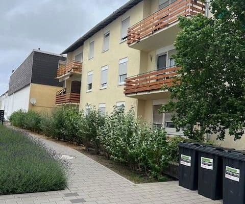 Prenájom bytu 4-izbový 78 m², Bahnhofstr. 187, Edenkoben Prenájom bytu 4-izbový 78 m², Bahnhofstr. 187, Edenkoben