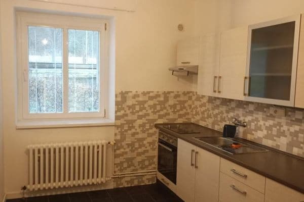 Prenájom bytu 2-izbový 82 m², Severní, Karlovy Vary Prenájom bytu 2-izbový 82 m², Severní, Karlovy Vary