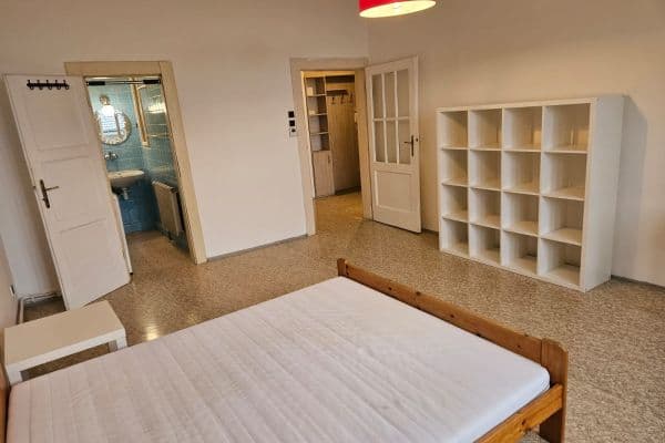 Prenájom bytu 2-izbový 49 m², Holandská, Praha Prenájom bytu 2-izbový 49 m², Holandská, Praha