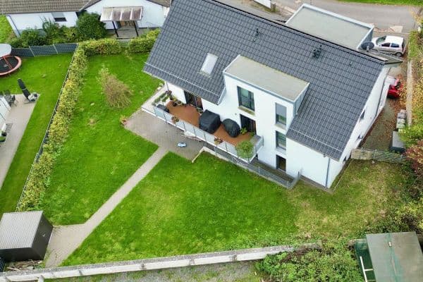 Prenájom bytu 3-izbový 113 m², Neunkirchen-Seelscheid Prenájom bytu 3-izbový 113 m², Neunkirchen-Seelscheid