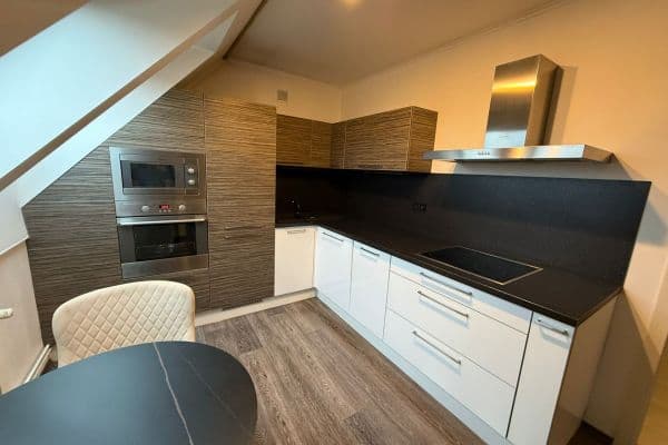 Prenájom bytu 2-izbový 51 m², Průběžná, Nupaky Prenájom bytu 2-izbový 51 m², Průběžná, Nupaky