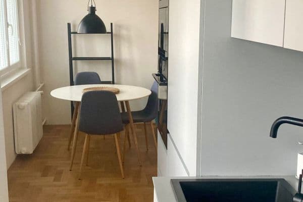 Prenájom bytu 2-izbový 52 m², Chotutická, Hlavní město Praha Prenájom bytu 2-izbový 52 m², Chotutická, Hlavní město Praha