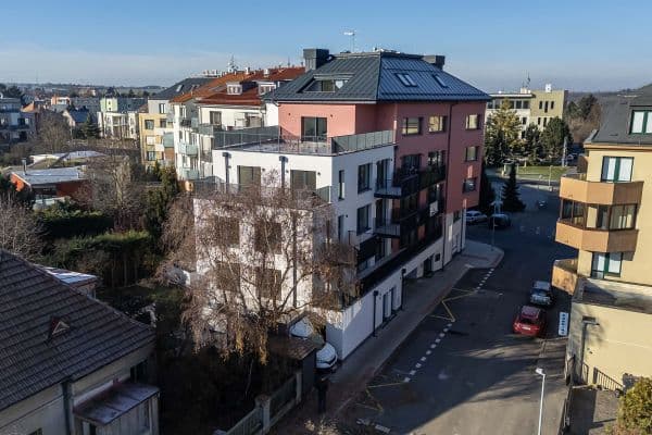 Predaj bytu 4-izbový 114 m², U Hotelu, Praha Predaj bytu 4-izbový 114 m², U Hotelu, Praha