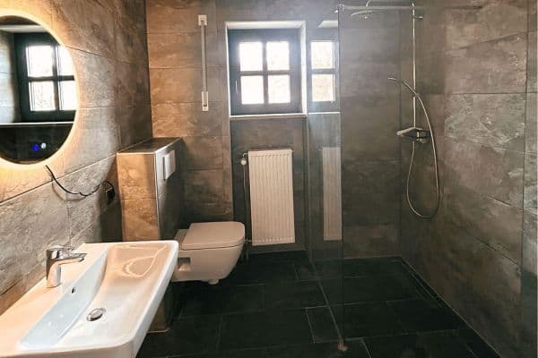 Prenájom bytu 4-izbový 111 m², Augsburger Straße 40, Regensburg, Bavorsko Prenájom bytu 4-izbový 111 m², Augsburger Straße 40, Regensburg, Bavorsko