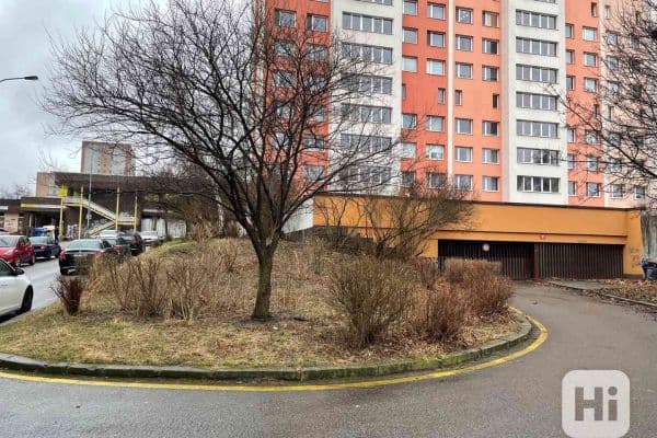 Prenájom garáže 17 m², Chalupkova, Praha Prenájom garáže 17 m², Chalupkova, Praha