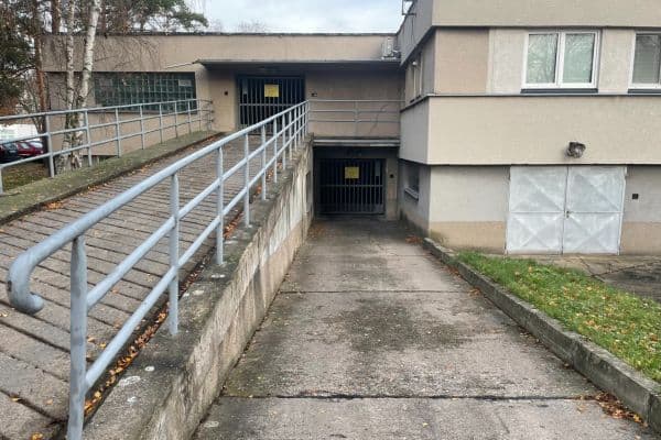 Prenájom garáže 18 m², Pardubice Prenájom garáže 18 m², Pardubice