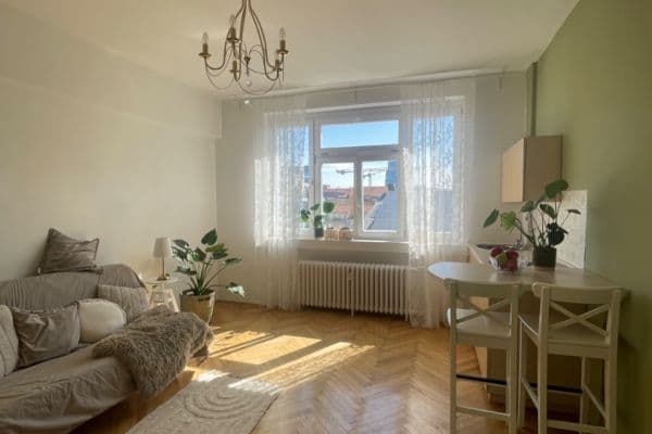 Prenájom bytu 1-izbový 26 m², Komunardů, Praha Prenájom bytu 1-izbový 26 m², Komunardů, Praha