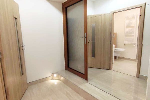 Prenájom bytu 2-izbový 60 m², Palackého náměstí, Dobrovice Prenájom bytu 2-izbový 60 m², Palackého náměstí, Dobrovice