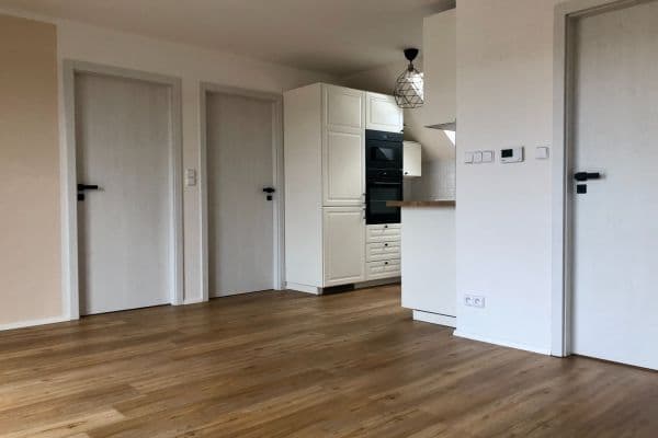 Prenájom bytu 3-izbový 62 m², Hekova, Praha Prenájom bytu 3-izbový 62 m², Hekova, Praha
