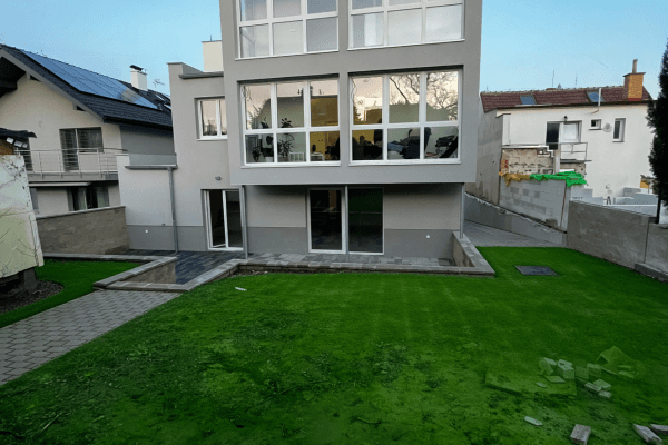 Prenájom bytu 3-izbový 86 m², Podohradská, Praha Prenájom bytu 3-izbový 86 m², Podohradská, Praha