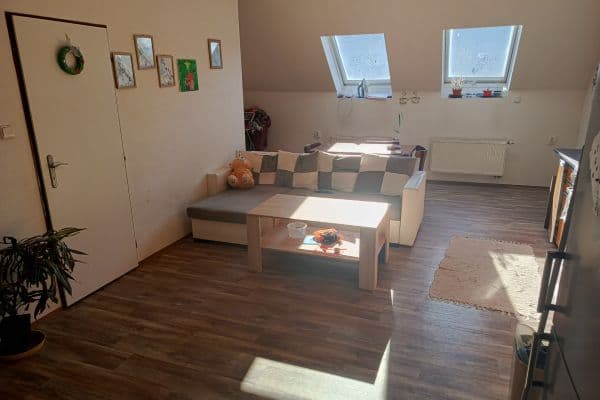 Prenájom bytu 3-izbový 90 m², Na Kopci, Velké Poříčí Prenájom bytu 3-izbový 90 m², Na Kopci, Velké Poříčí