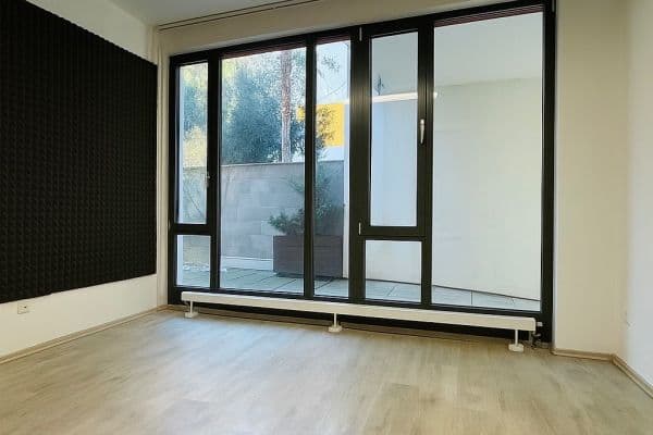 Prenájom nebytového priestoru 12 m², Květnového vítězství, Praha Prenájom nebytového priestoru 12 m², Květnového vítězství, Praha