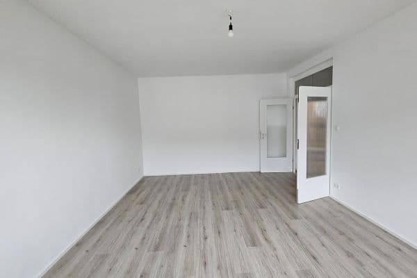 Prenájom bytu 2-izbový 67 m², Berliner Straße 64, Steinbach (Taunus) Prenájom bytu 2-izbový 67 m², Berliner Straße 64, Steinbach (Taunus)