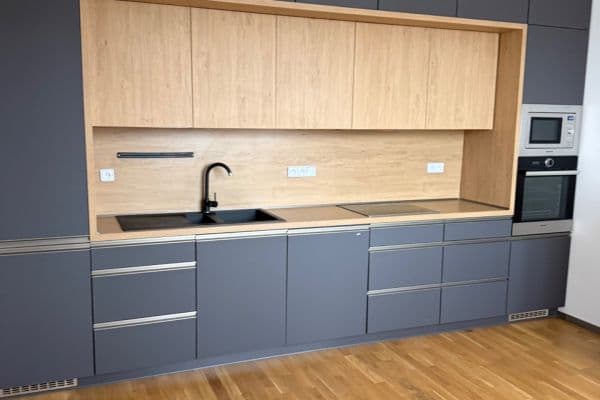 Prenájom bytu 4-izbový 95 m², Sukova třída, Pardubice Prenájom bytu 4-izbový 95 m², Sukova třída, Pardubice