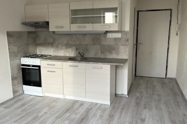 Prenájom bytu 1-izbový 35 m², Kostnická, Chomutov Prenájom bytu 1-izbový 35 m², Kostnická, Chomutov