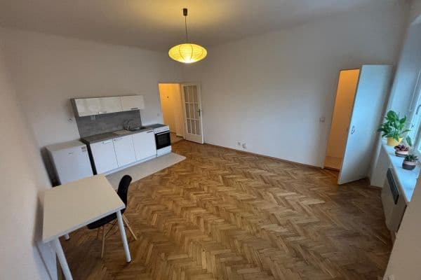 Prenájom bytu 1-izbový 32 m², Ortenovo náměstí, Praha Prenájom bytu 1-izbový 32 m², Ortenovo náměstí, Praha