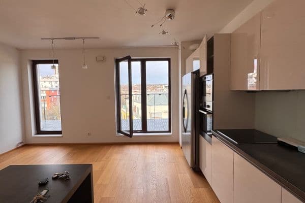 Prenájom bytu 3-izbový 83 m², Nademlejnská, Praha Prenájom bytu 3-izbový 83 m², Nademlejnská, Praha