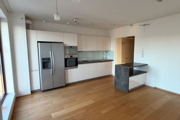 Prenájom bytu 3-izbový 83 m², Nademlejnská, Praha Prenájom bytu 3-izbový 83 m², Nademlejnská, Praha
