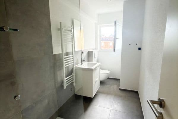 Prenájom bytu 2-izbový 59 m², Stuttgart, Bádensko-Wurttembersko Prenájom bytu 2-izbový 59 m², Stuttgart, Bádensko-Wurttembersko