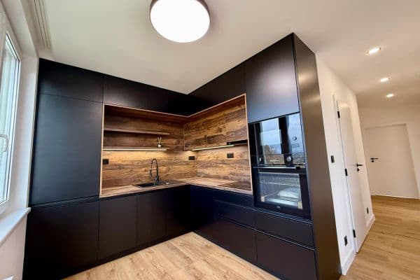 Predaj bytu 4-izbový 77 m², Modenská, Karlovy Vary Predaj bytu 4-izbový 77 m², Modenská, Karlovy Vary