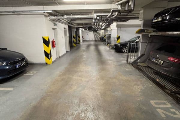 Prenájom garáže 12 m², Pod Nouzovem, Praha Prenájom garáže 12 m², Pod Nouzovem, Praha