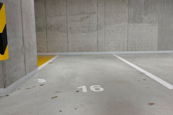 Prenájom garáže 20 m², Poděbradská, Praha Prenájom garáže 20 m², Poděbradská, Praha