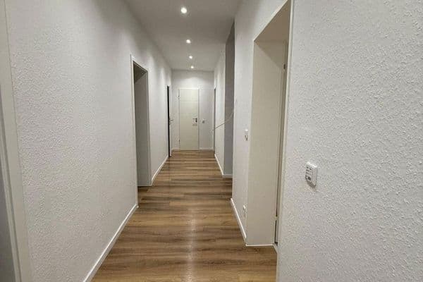 Prenájom bytu 4-izbový 107 m², Langenfeld Prenájom bytu 4-izbový 107 m², Langenfeld